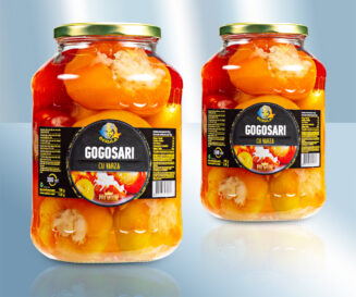 Ingelegde paprika gevuld met witte kool.