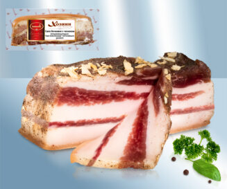 Varkensvlees buikspek gezouten met knoflook